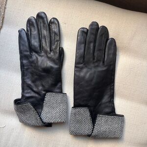 Surell Black Leather Gloves with Patterned Cuff